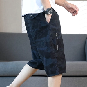 Men's loose cargo camouflage shorts in navy blue with multi-pocket design for summer