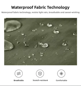 Vue macro du tissu imperméable de veste de pêche avec gouttes d'eau sur la surface
