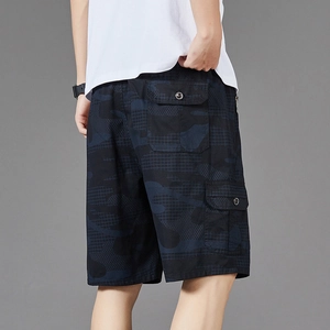 Men's loose camouflage cargo shorts in dark cotton with multi-pocket design on back