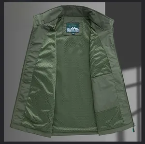 Men's outdoor fishing vest featuring breathable mesh lining and inner storage pocket