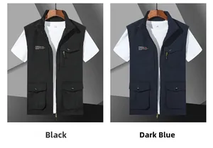 Detailansicht der Outdoor-Funktionswesten mit vier Taschen und Reißverschluss in Marine und Schwarz