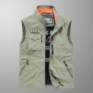 Gilet tattico da uomo all'aperto con multitasche, tessuto antivento e fodera in pile caldo