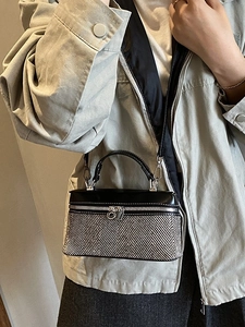 Sac à main chic bicolore avec poignée supérieure et fine bandoulière pour femmes