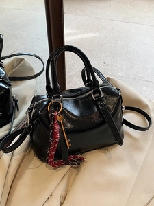 Sac Boston en cuir ciré noir de qualité avec fermeture éclair et breloque clé vintage