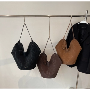 Detaillierter Vergleich der Vintage-Tote-Bags in Schwarz, Kaffee und Camel-Farben