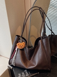 Women Large Capacity PU Leather Tote Bag Vintage Casual Shoulder Bag With Bear Charm For Work School Travel Shopping Bag