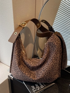 Sac Bandoulière en Daim Imprimé Léopard Grande Capacité Sac Dumpling Vintage Mode Sac à Main pour Femme Quotidien Voyage