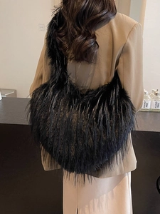 Grand sac à épaule en fausse fourrure noire, cabas en peluche avec pompon pour l'automne