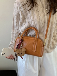 Borsa a mano vintage marrone da donna in pelle PU con ciondolo a forma di orso