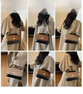 Retro-Umhängetasche aus Wildleder und gestepptem Leder mit goldenem Verschluss