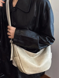 Retro off-white half-moon shoulder bag in textured faux leather with wide strap