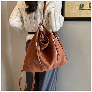 Sac fourre-tout marron rétro en daim synthétique avec double fermeture éclair avant
