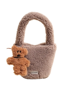 Mini sac seau en peluche taupe avec charm d'ours et étiquette tissée douce