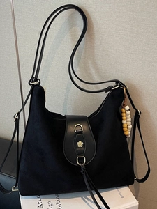 Vintage Matte PU Leather Tote Bag For Women Large Capacity Shoulder Bag With Bohemian Bead Pendant And Flower Buckle