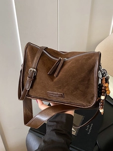 Vintage Mattiert PU Pillow Umhängetasche Für Damen Mode Wildleder Textur Kleine Schultertasche Mit Holzperlen Anhänger Retro Tasche