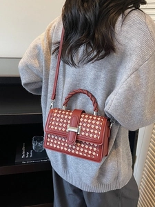 Chic woven checkered crossbody bag in reddish brown and pink with H-shaped silver buckle