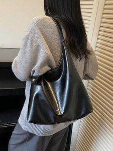 Sac fourre-tout hobo classique en cuir PU noir pour femme avec un design vintage spacieux