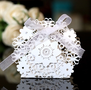 Laser Cut Flower Candy Boxes Pearlescent Paper Ribbon Wedding Party Favor Gift Packaging Elegant European Style