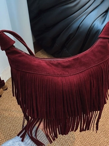 Sac Seau Bohème en Similicuir PU à Franges pour Femmes Sac à Épaule Demi-Lune Vintage avec Perles en Bois