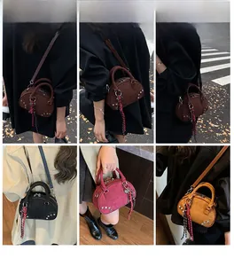 Détails de petits sacs Boston en quatre couleurs avec rivets et breloques tressées