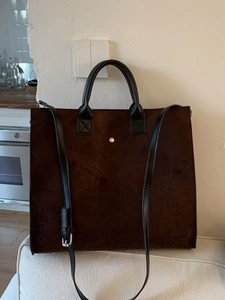 Grande borsa tote in finto camoscio marrone con manici in pelle per l'ufficio
