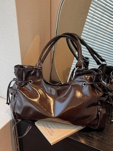 Sac Fourre-tout de Grande Capacité pour Femmes en Similicuir PU Brillant avec Cordon de Serrage Plissé Mode Rétro Sac Bandoulière
