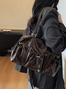 Sac fourre-tout plissé marron foncé rétro en cuir synthétique brillant pour femme