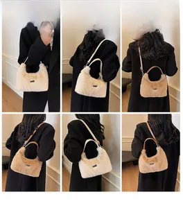 Dettagli della borsa in peluche con tracolla in pelle regolabile e morbida pelliccia