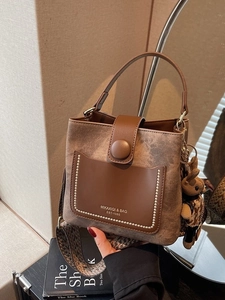 Women Retro PU Leather Color Block Bucket Bag Wide Geometric Strap Handbag Crossbody Bag With Rabbit Pendant Shoulder Bag