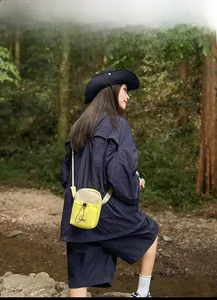 Petit sac à bandoulière jaune en nylon pour téléphone avec cordon de serrage