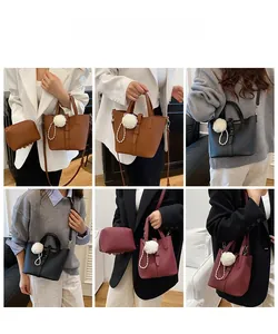 Tre colori di borse a secchiello su una modella con pochette e ciondoli di perle