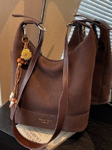 Sac Seau en Suède Vintage pour Femmes Sac à Main Grande Capacité Avec Pendentif à Franges Rétro Hobo Sac Messager