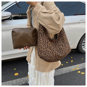 Outdoor shot of vintage leopard print tote bag with brown inner pouch and handle detail