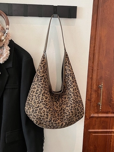 Retro leopard print suede tote bag with large capacity hobo style and shoulder strap