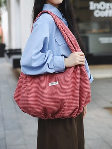 Borsa tote in tela a quadretti rossi capiente con tracolla per uso quotidiano