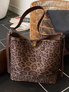 Leopard Print Large Capacity PU Leather Shoulder Bag For Women Fashion Daily Commuting Tote Bucket Bag Adjustable Strap