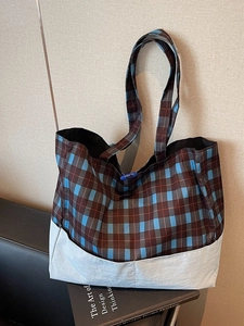 Grand sac cabas à carreaux avec bandoulières et fermeture à bouton pour le bureau