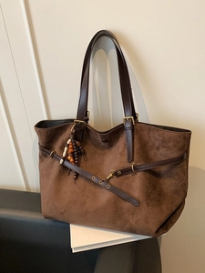 Large Capacity Faux Suede Tote Bag Vintage Shoulder Handbag With Beaded Pendant For Women Commuter Daily Travel Bag