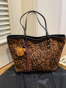 Retro Cord Leopardenmuster Tote Bag Für Damen Koreanischer Stil Große Kapazität Schultertasche Lässige Pendeltasche Mit Plüschbär-Anhänger