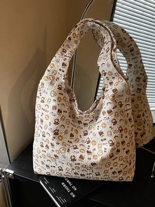 Women Fashion Cartoon Bear Print Quilted Tote Bag Large Capacity Quilted Canvas Shoulder Bag For Commuting Daily Off White