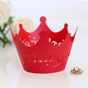 Rote Laser-Schnitt Cupcake-Manschette Prince Krone mit Sternen für festliche Dekoration