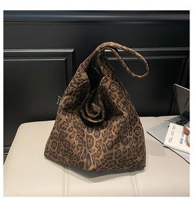 Detail of the leopard print tote bag side view showing the MALIVI brand label on canvas
