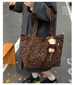 Chic leopard print canvas tote bag with a cute bear charm pendant for autumn outfits