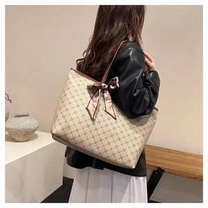 Grand sac cabas à motif géométrique et nœud en soie rose imprimé léopard