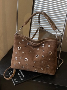 Sac Seau à Rivets Vintage pour Femmes Grande Capacité en Simili Daim Mat Sac à Épaule Sous le Bras Moto Chic Mode