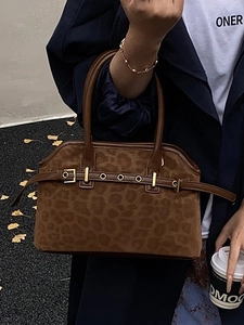 Stylish large capacity leopard print tote bag with gold metal buckle and dual handles