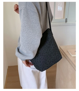 Detailed texture of black leopard print shoulder bag with large capacity for daily use