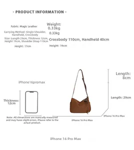 Braune Wildlederimitat-Zylindertasche im Größenvergleich mit iPhone 16 Pro Max