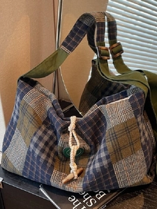 Grand Sac à Épaule Vintage Plaid Patchwork pour Femmes Sac Tote en Tissu avec Bouton en Corne Sac Hobo Décontracté Voyage École