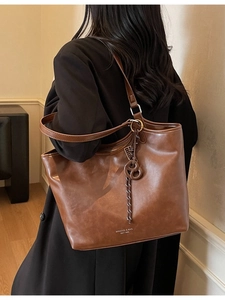 Große braune Leder-Einkaufstasche für Damen im Vintage-Stil mit langen Schultergurten